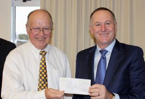 (L to R) Alzheimers Auckland Chief Executive Rod Perkins and Prime Minister John Key.