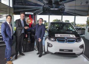 rsz_5-bmw_minister_of_transport_simon_bridges_bmw_group_new_zealand_ceo_florian_r